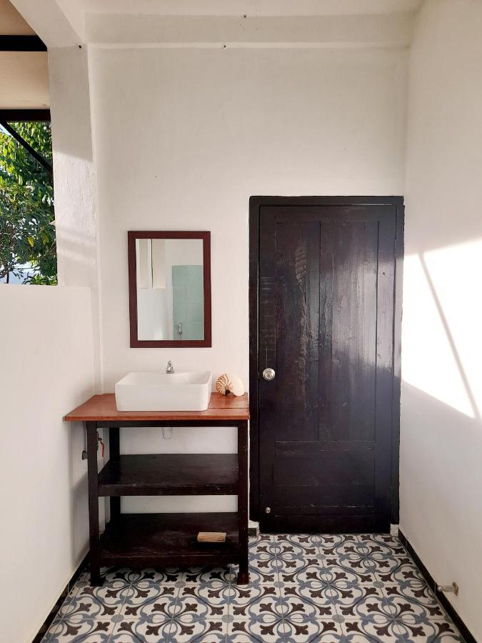 Merdeka House Maluk Exterior photo